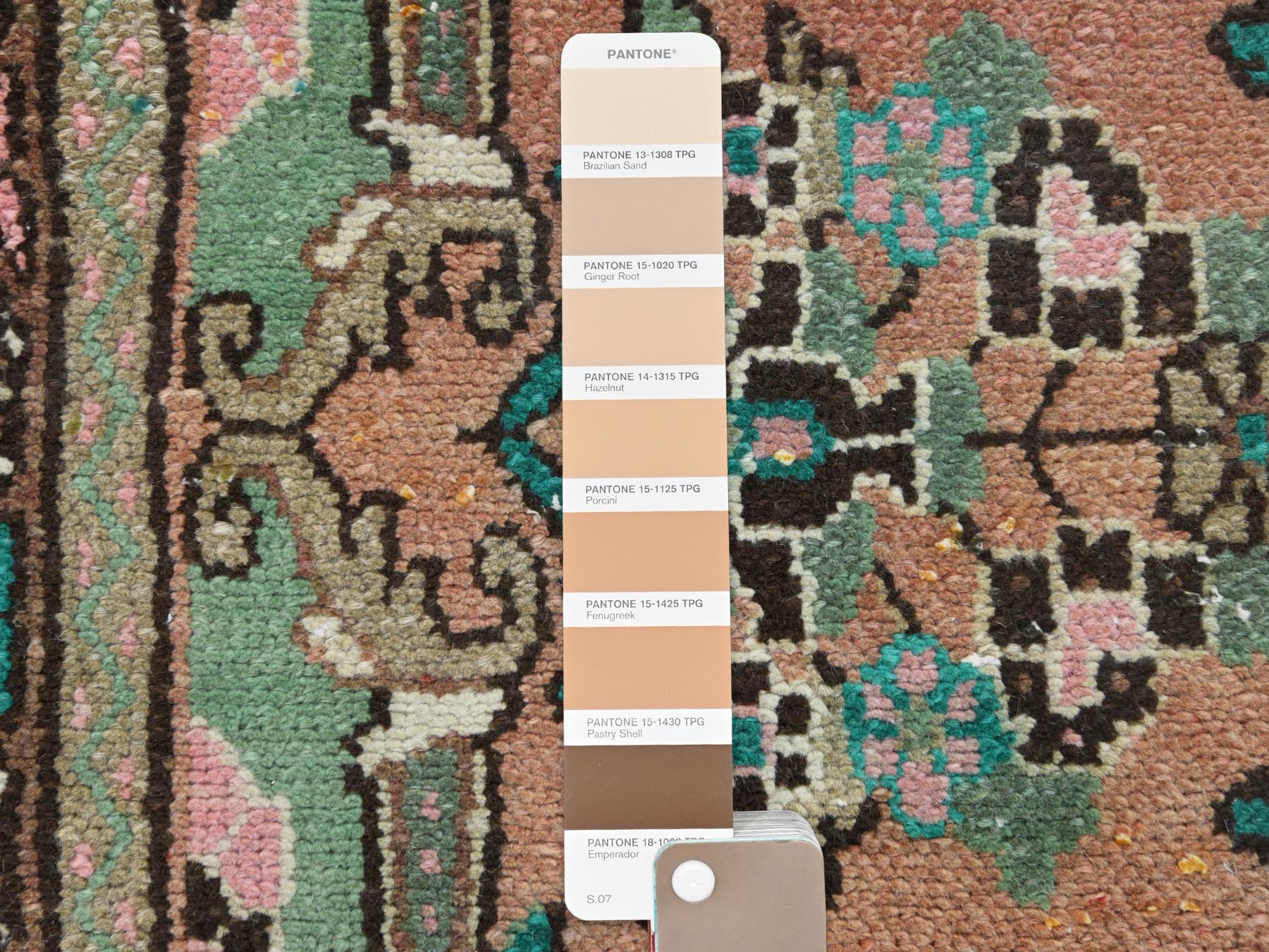 Overdyed & Vintage Rugs LUV730836
